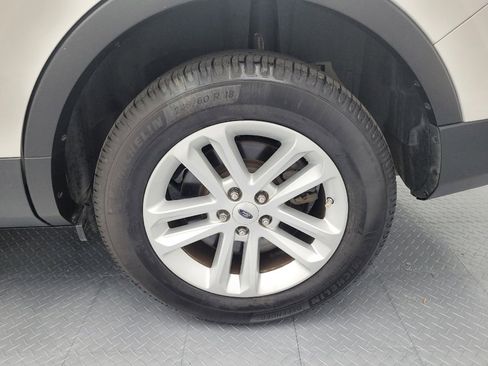 Used 2016 Ford Explorer XLT w/ Equipment Group 201A FWD image 31