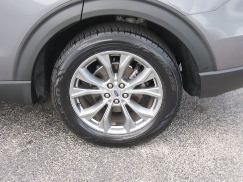 Used 2022 Ford Explorer XLT w/ Equipment Group 202A RWD image 18