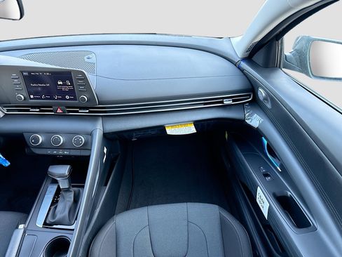 New 2026 Hyundai Elantra SE image 17