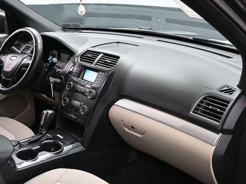 Used 2018 Ford Explorer 4WD w/ Class II Trailer Tow Package image 32