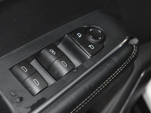 Used 2025 GMC Acadia Elevation image 5