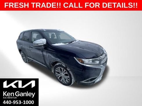 Used 2016 Mitsubishi Outlander SE image 1