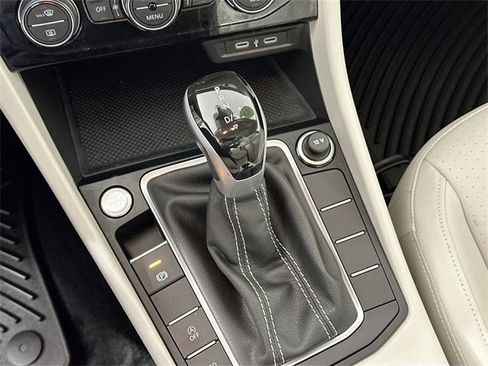 Used 2024 Volkswagen Jetta SE w/ Panoramic Sunroof Package image 15