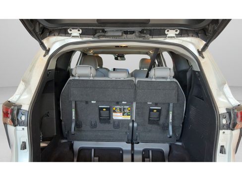 Used 2026 Toyota Sienna XLE FWD image 34