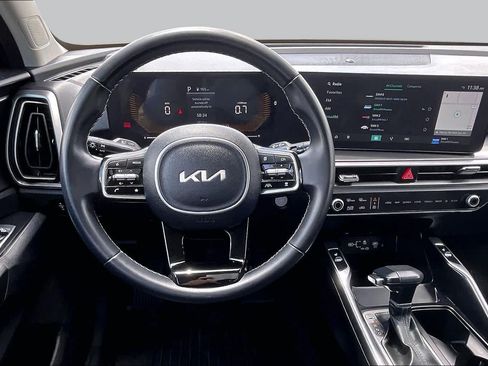 Used 2025 Kia Sorento S FWD image 6