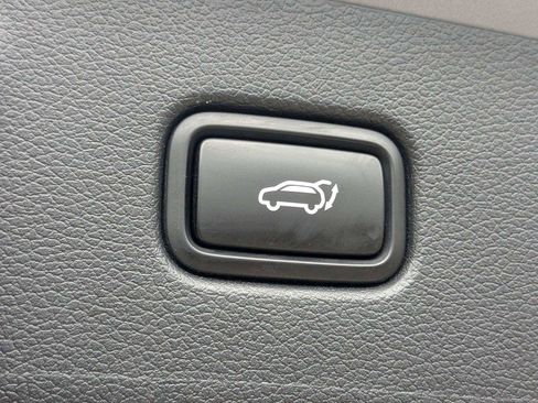 Used 2022 Hyundai Palisade Limited FWD image 9