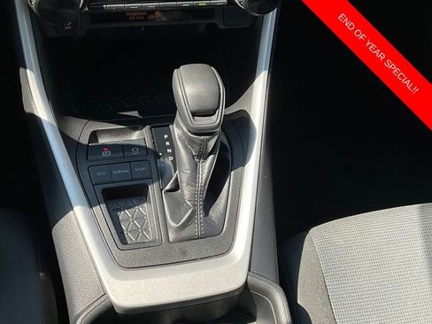 Used 2022 Toyota RAV4 LE image 16