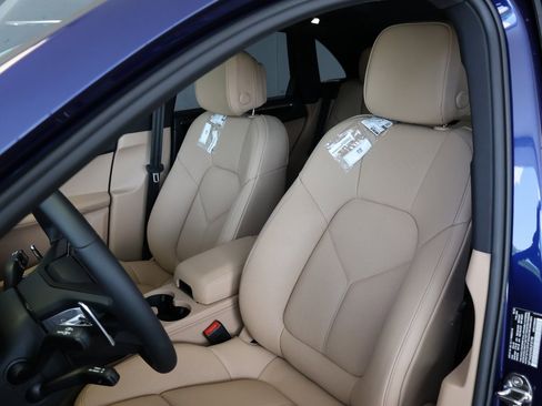 Used 2025 Porsche Macan image 5