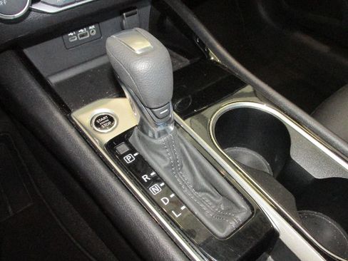 Used 2024 Nissan Altima 2.5 SV image 23