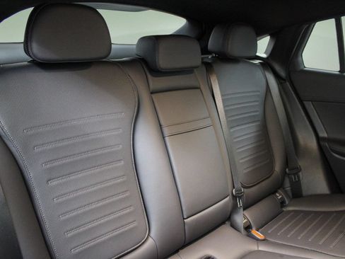 Used 2025 Mercedes-Benz GLC 300 4MATIC image 28