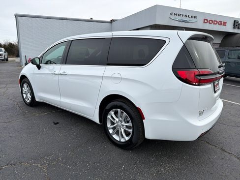 New 2026 Chrysler Pacifica Select image 6