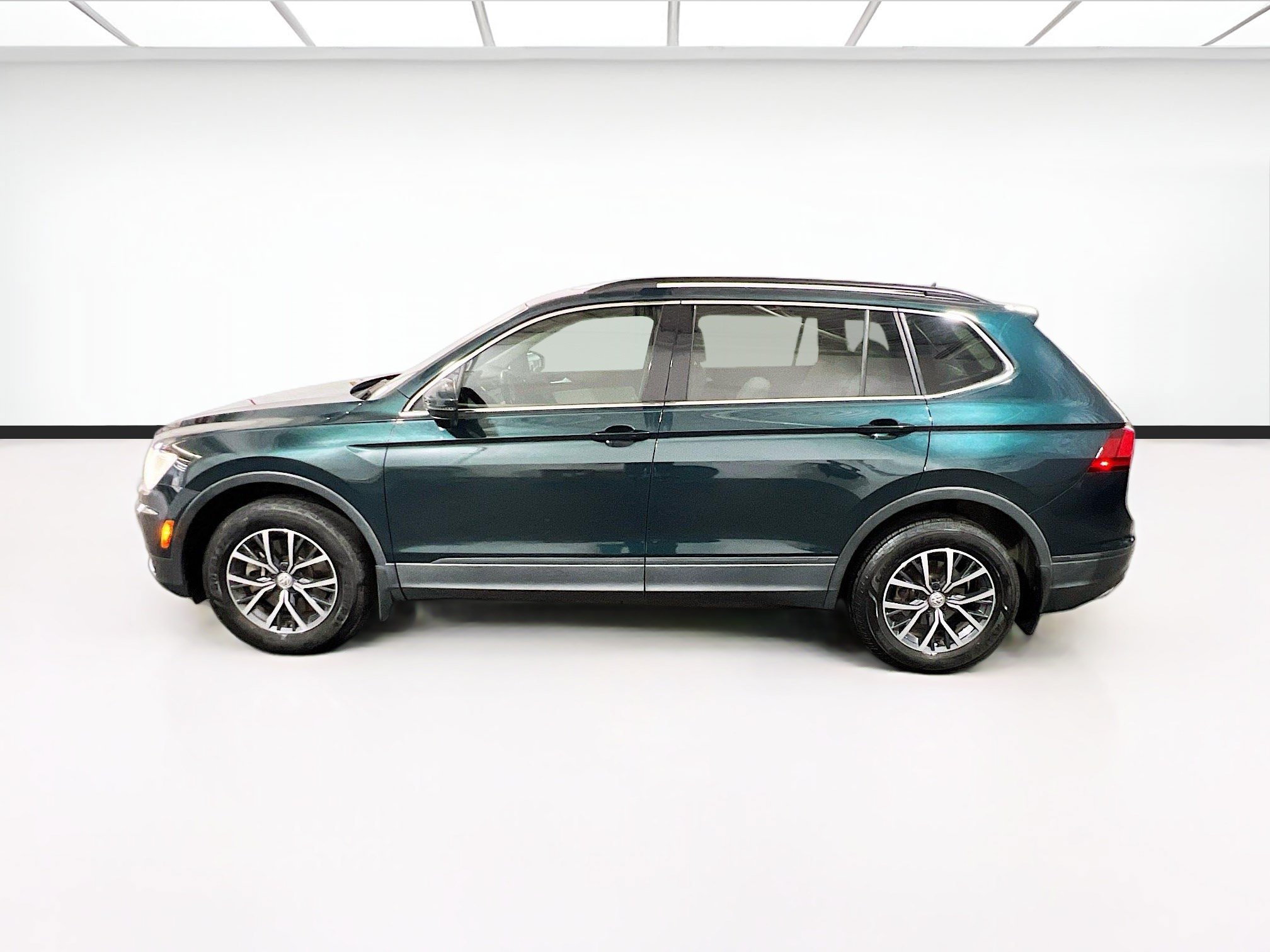 Used 2019 Volkswagen Tiguan SE FWD image 24