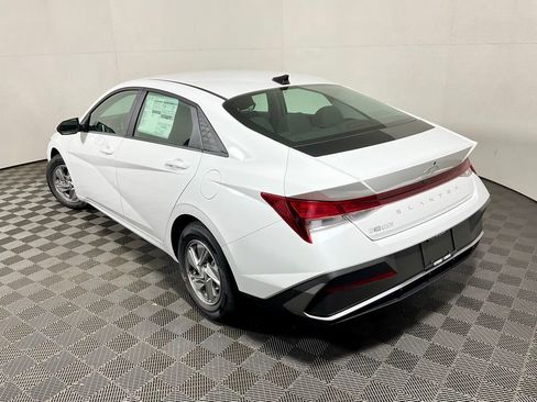 New 2026 Hyundai Elantra SE FWD image 12
