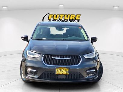 Used 2023 Chrysler Pacifica Touring-L