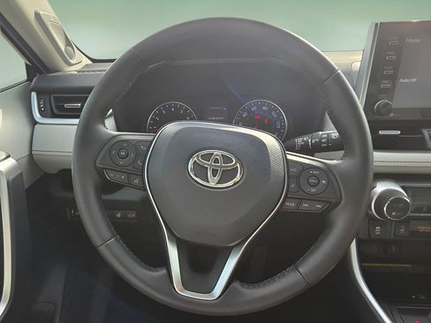 Used 2021 Toyota RAV4 XLE Premium image 27