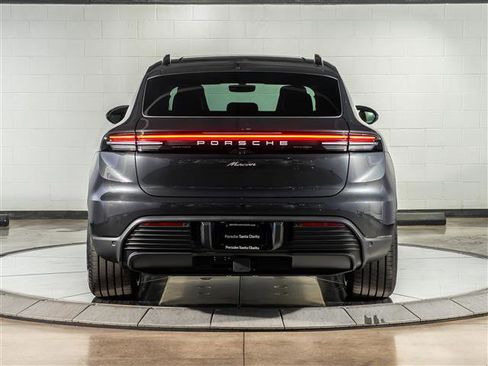 Used 2025 Porsche Macan Electric image 10