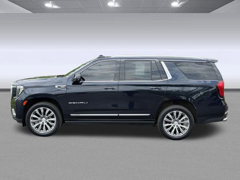 Used 2021 GMC Yukon Denali w/ Denali Premium Package AWD/4WD image 2