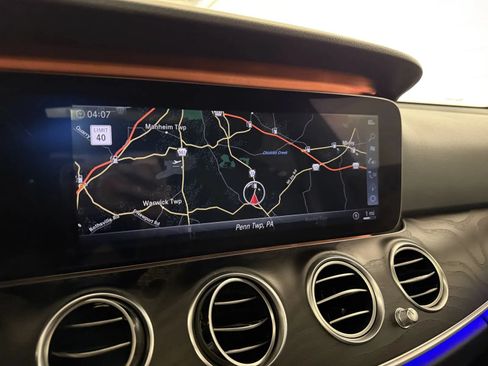 Used 2018 Mercedes-Benz E 300 4MATIC image 19