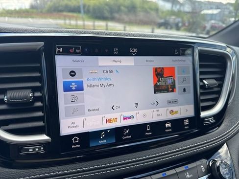 New 2026 Chrysler Pacifica Select image 18