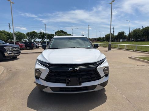 Used 2025 Chevrolet Blazer LT w/ Sound & Technology Package FWD image 2