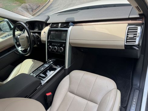 Used 2018 Land Rover Discovery HSE AWD/4WD image 32