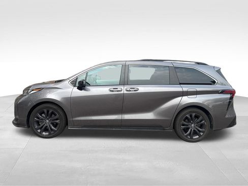 Used 2022 Toyota Sienna XSE w/ XSE Plus Package FWD image 6