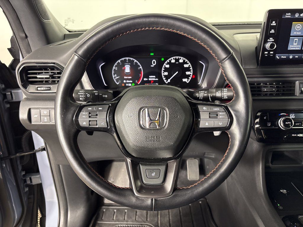 Used 2025 Honda Pilot TrailSport image 16