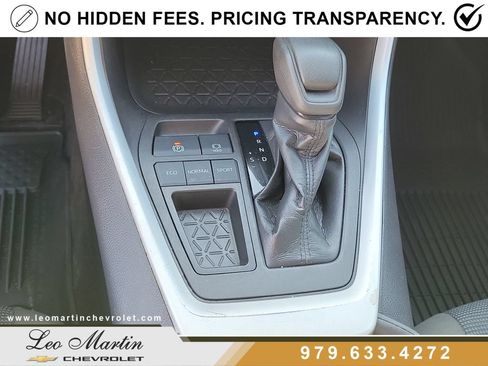 Used 2022 Toyota RAV4 LE FWD image 26