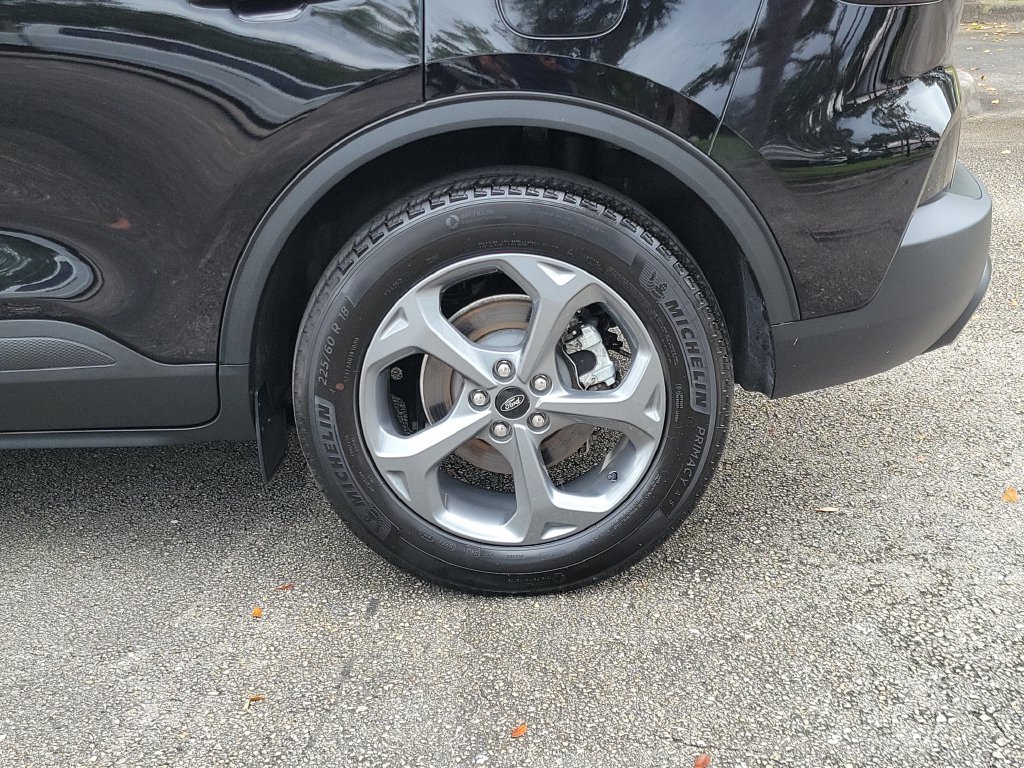Certified 2025 Ford Escape ST-Line AWD/4WD image 5