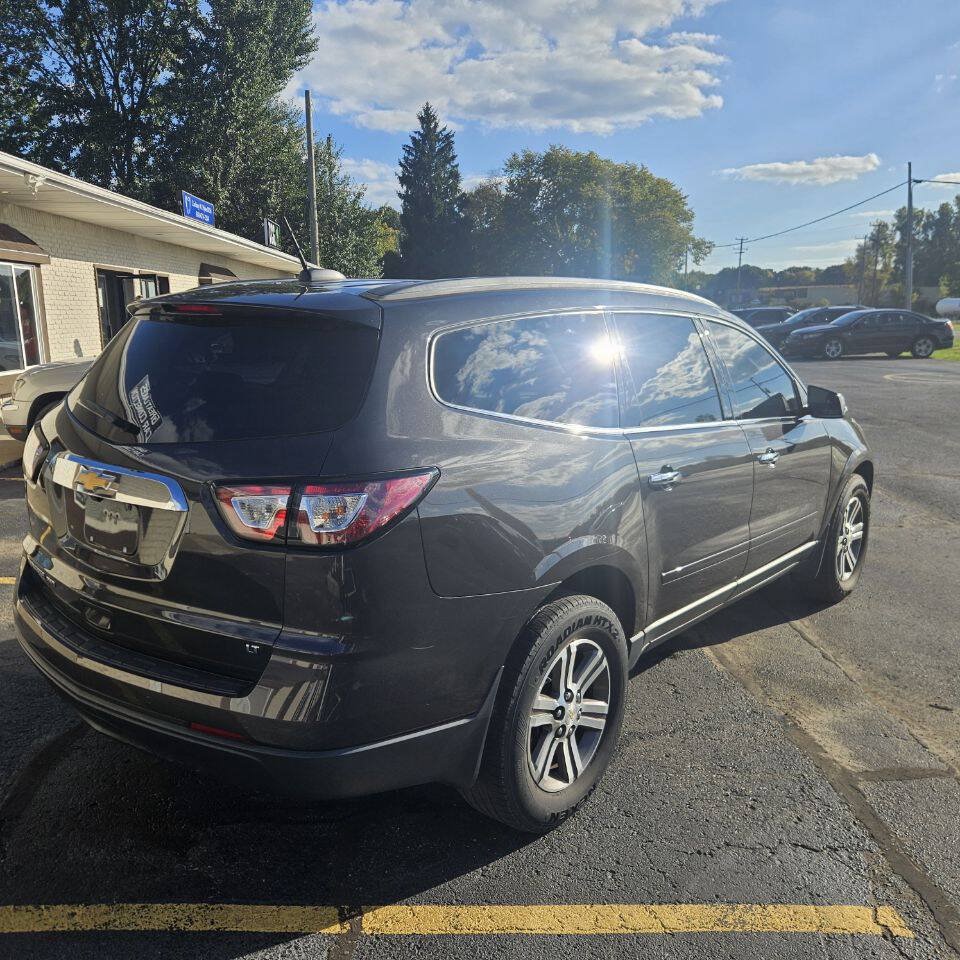 Used 2017 Chevrolet Traverse LT AWD/4WD image 3