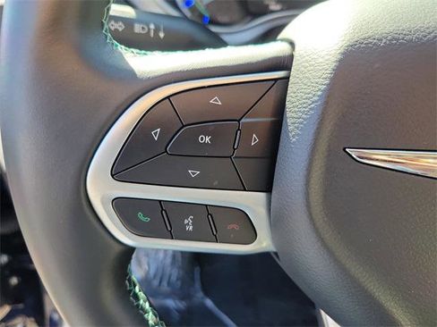 Certified 2017 Chrysler Pacifica Premium image 23