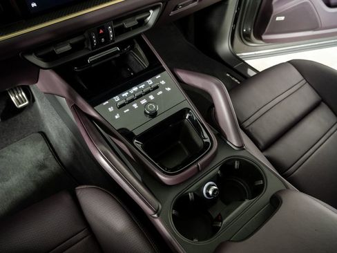 Used 2024 Porsche Cayenne S image 18