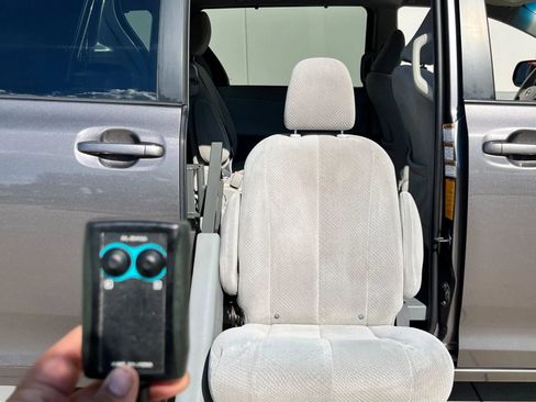 Used 2011 Toyota Sienna LE FWD image 34