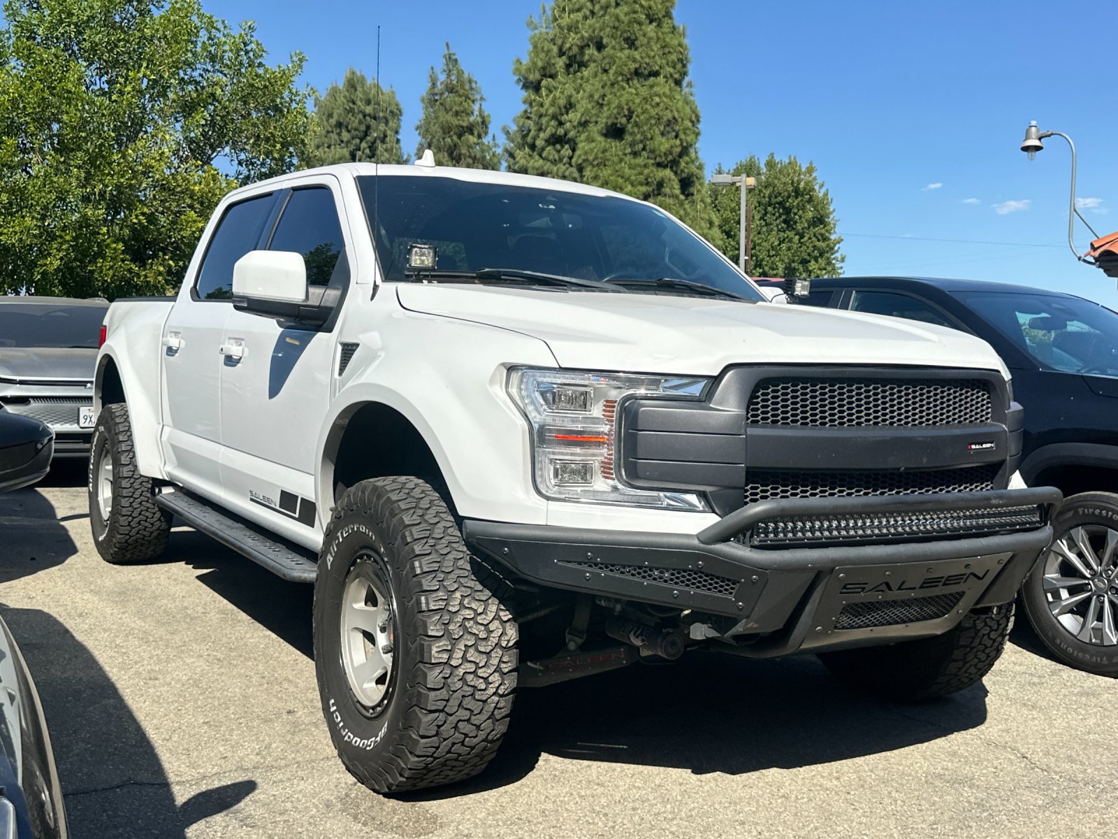 Used 2018 Ford F150 Lariat w/ Equipment Group 502A Luxury AWD/4WD image 2