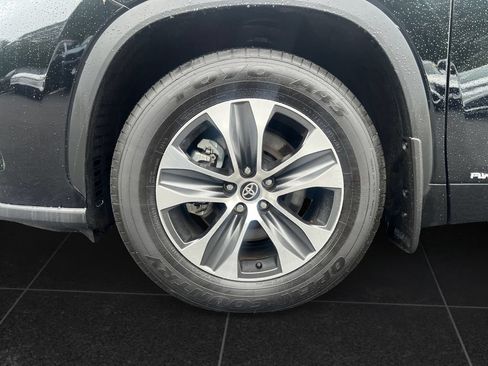 Used 2026 Toyota Highlander XLE w/ Protection Package #3 (TMS) AWD/4WD image 9