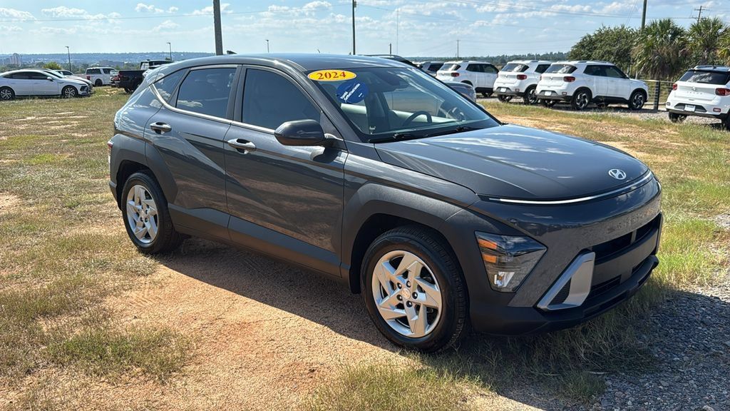 Certified 2024 Hyundai Kona SE FWD image 1