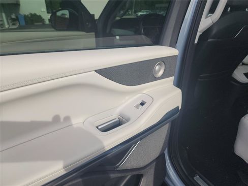 New 2026 Lincoln Navigator Reserve AWD/4WD image 17