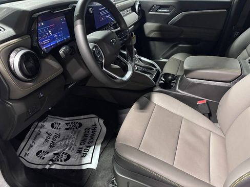 Used 2026 Chevrolet Colorado ZR2 w/ Technology Package image 10