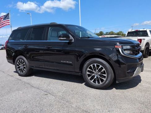 Used 2025 Ford Expedition Platinum AWD/4WD image 2