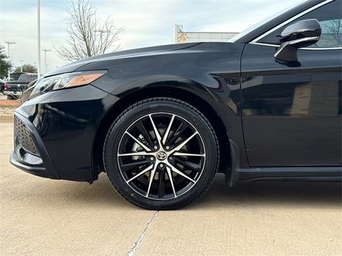 Used 2023 Toyota Camry SE image 5