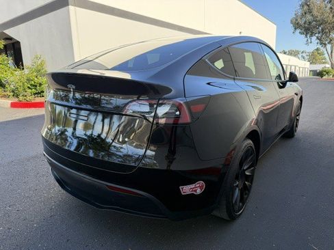Used 2023 Tesla Model Y Long Range AWD/4WD image 3