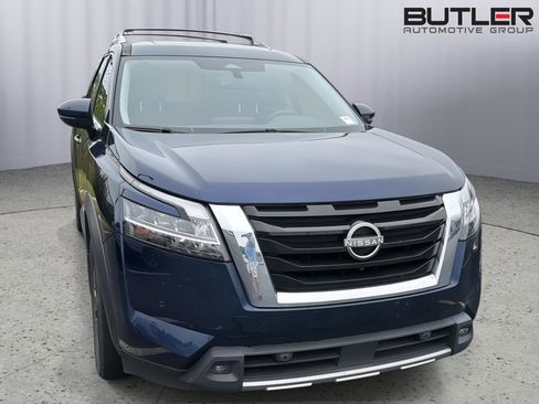 Used 2024 Nissan Pathfinder SL w/ SL Premium Package FWD image 5