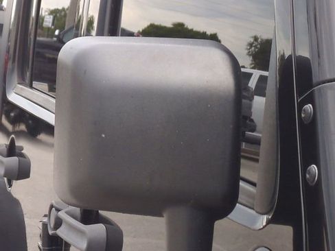 Used 2012 Jeep Wrangler Unlimited Rubicon w/ Connectivity Group AWD/4WD image 12