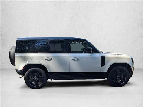 Certified 2025 Land Rover Defender 110 X-Dynamic SE AWD/4WD image 4