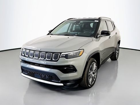 Used 2022 Jeep Compass Limited w/ Elite Group AWD/4WD image 4