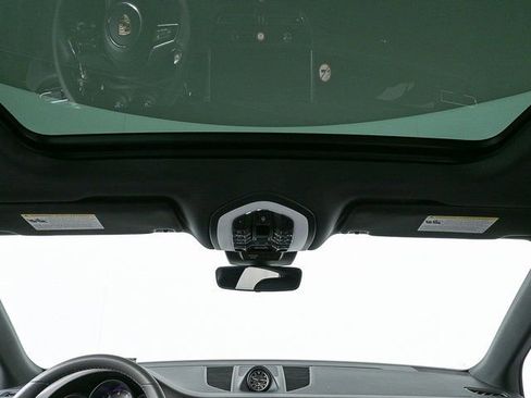 Certified 2025 Porsche Macan image 19