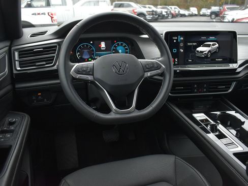 Used 2024 Volkswagen Atlas Cross Sport SE image 17