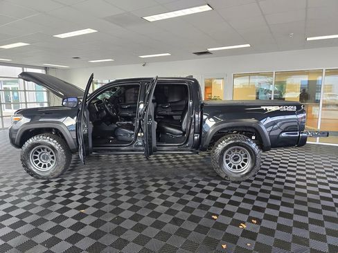 Used 2019 Toyota Tacoma TRD Off-Road image 21