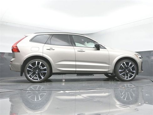 Used 2024 Volvo XC60 B5 Ultimate w/ Protection Package Premier image 44