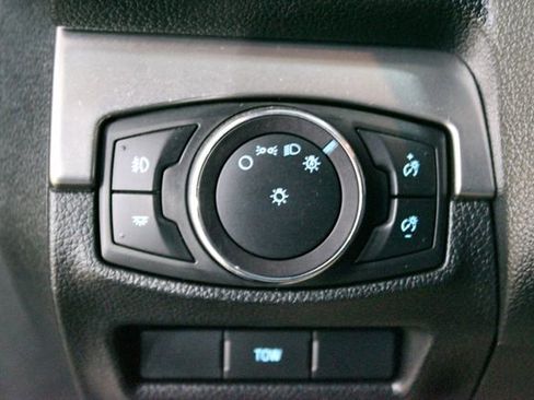 Used 2018 Ford Explorer XLT w/ XLT Technology Feature Bundle AWD/4WD image 15